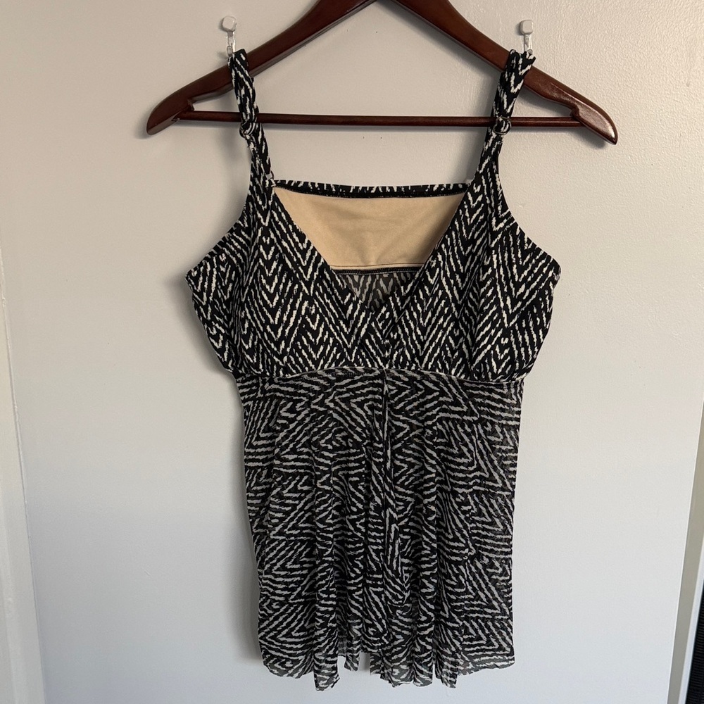 Merona Black and White Geometric bathing suit top